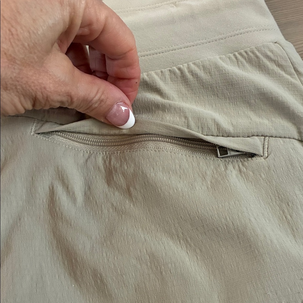 Athleta Trekkie North Jogger Pants Womens 6P Tan Khaki Hiking Athleisure Active - Picture 11 of 14